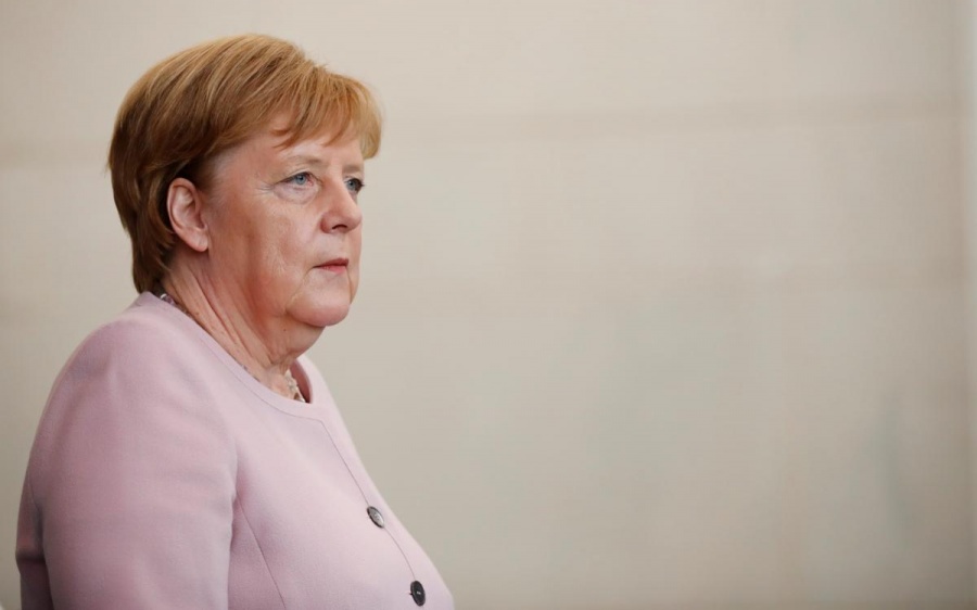 Меркель утвердила законопроект против антисемитизма в интернете